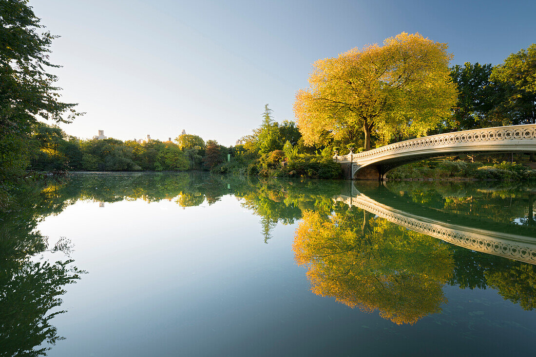 Bow Bridge, The Lake, Central Park, Manhatten, New York City, New York, USA