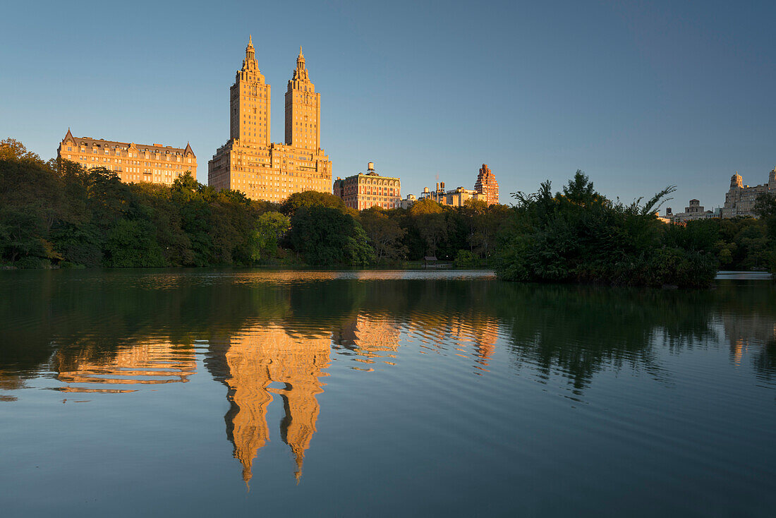 San Remo Towers, The Lake, Central Park, Manhatten, New York City, New York, USA