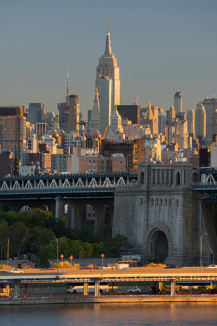 Empire State Building von der Brooklyn Bridge, Manhatten, New York City, New York, USA