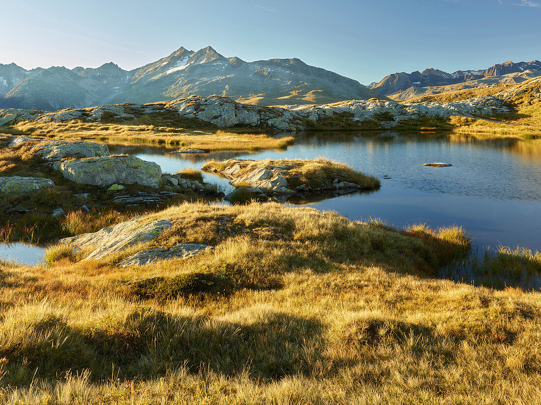 namenloser See am Grimselpass, Pizzo Gallina, Berner Oberland, Schweiz