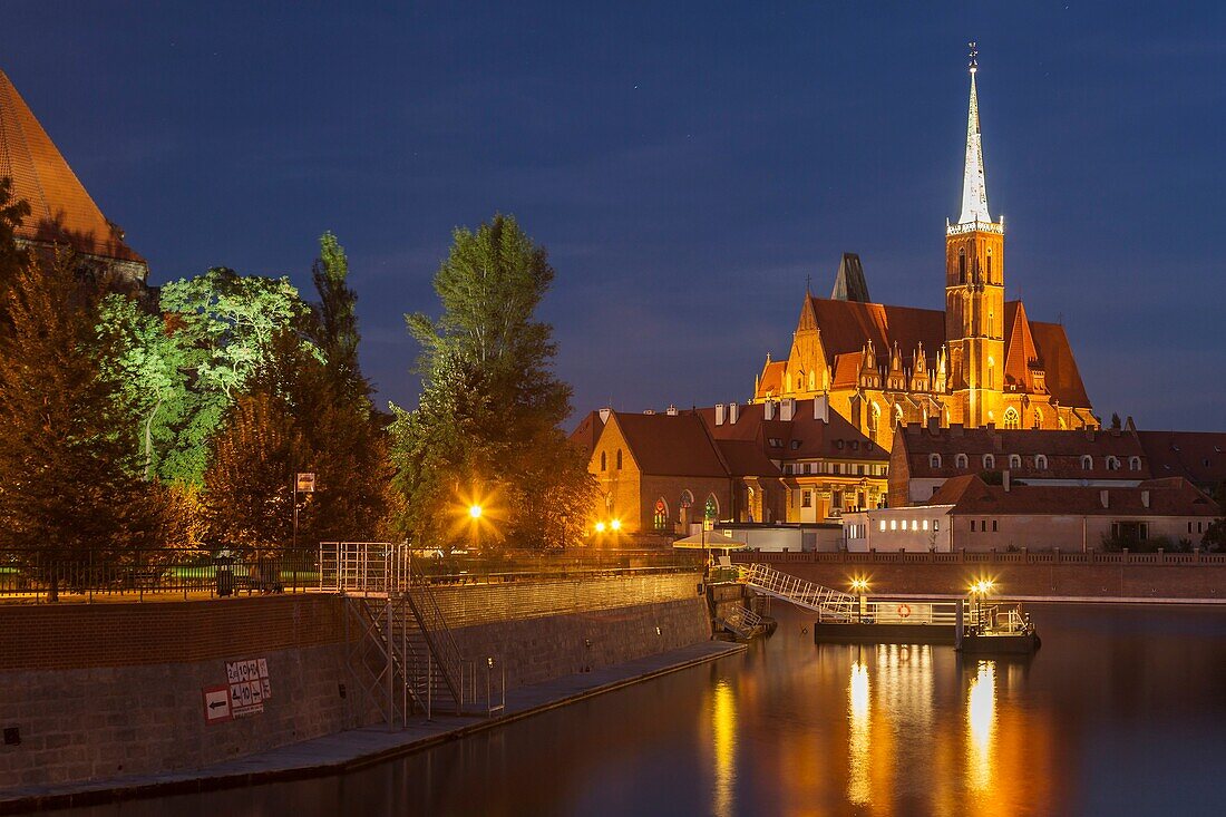 Night falls at Ostrow Tumski in Wroclaw, Poland.