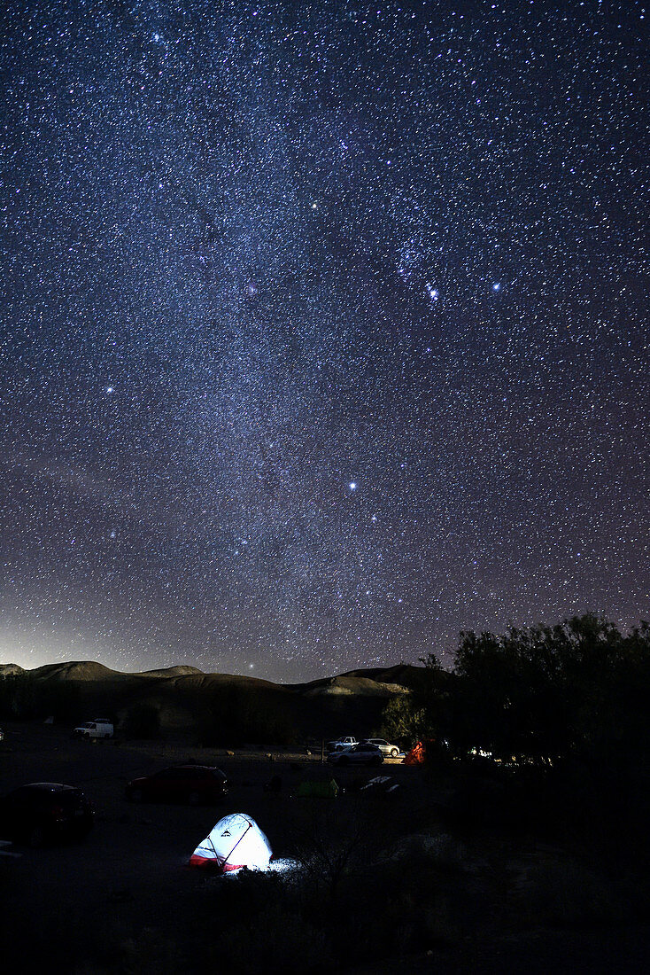 Zelten unter den Sternen im Death Valley National Park, Kalifornien, USA, Amerika