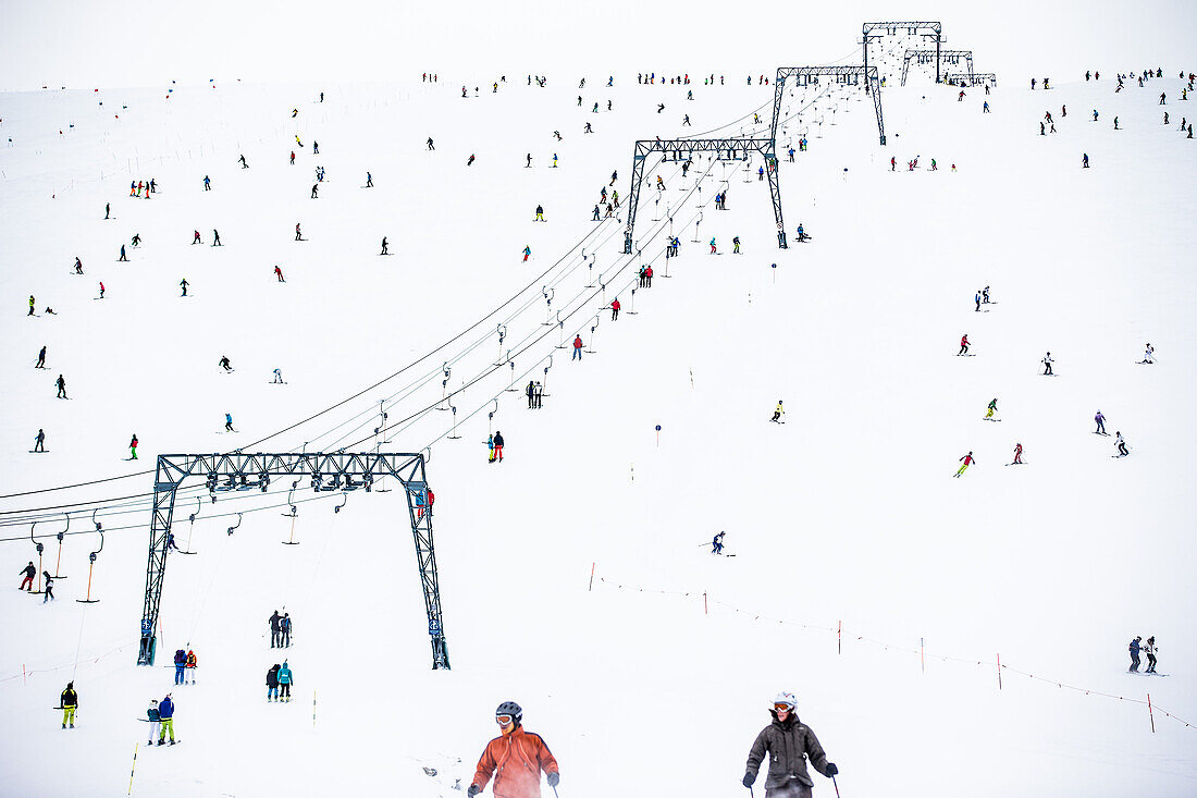Skigebiet voller Menschen, Kaprun, Salzburg, Österreich