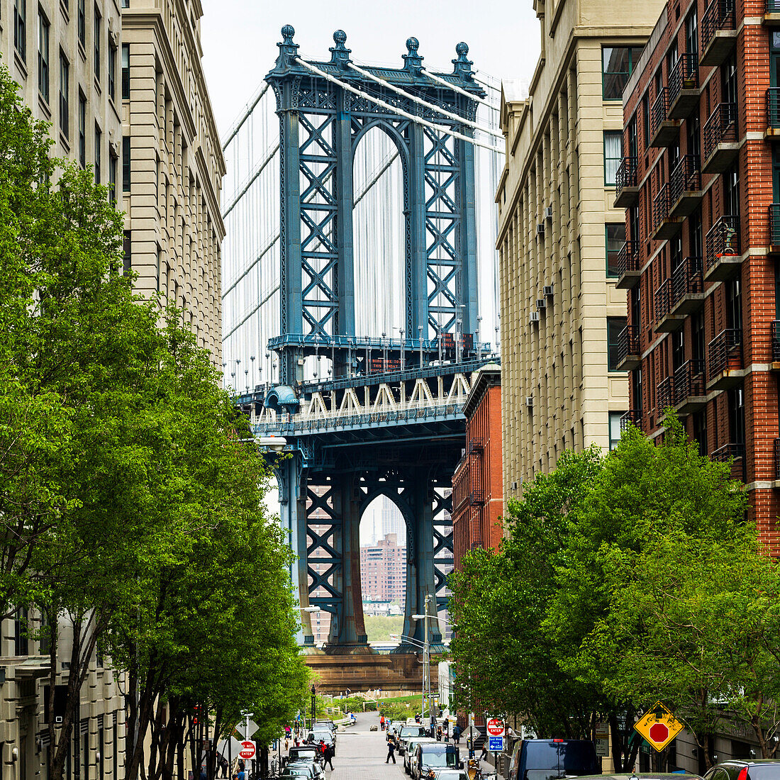 'Manhattan bridge; New York City, New York, United States of America'
