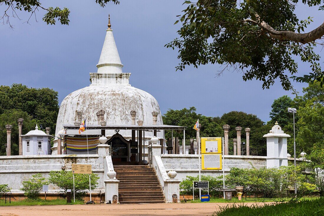 Lankarama Dagoba, Sakrale Stadt Anuradhapura, Nord-Zentral-Provinz, Sri Lanka, Asien.