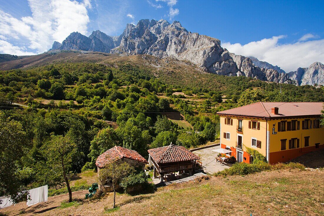 Cordiñanes de Valdeón, Cares River route between Posada de Valdeón and Cain, Valle de Valdeón, Valdeón Valley, Picos de Europa National Park, province of León, Castile and León, Spain, Europe.