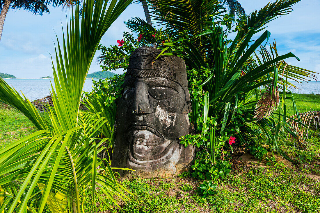 Huge statue of a face, Wallis, Wallis and Futuna, South Pacific, Pacific