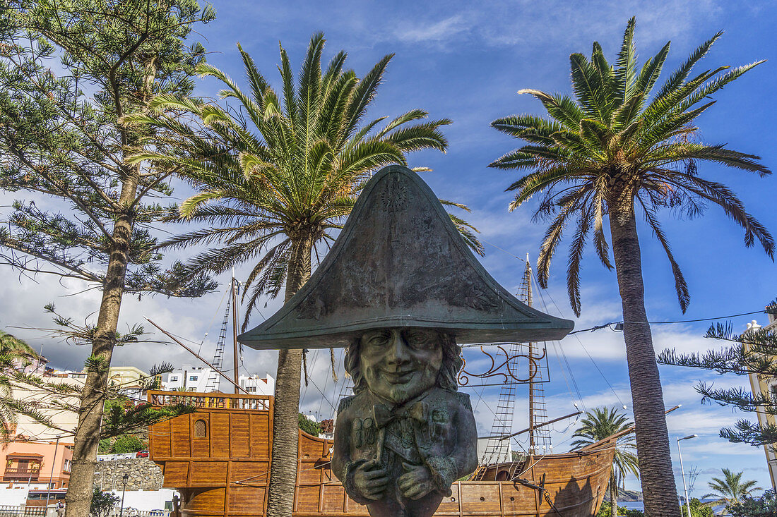 Enano de la Virgen sculpture and Naval Museum.Plaza de la Alameda,Santa Cruz, La Palma, Canary Islands, Spain