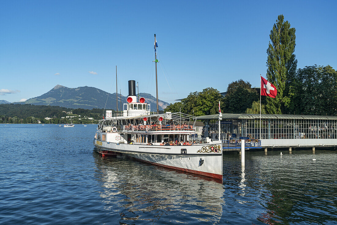 Raddampfer Vierwaldstaetter See, Luzern, Schweiz