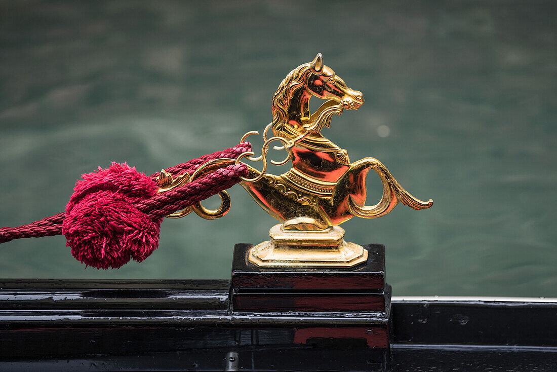Gondola, gold statue, golden horse,  Venezia, Venice, Venedig, Italia, Europe