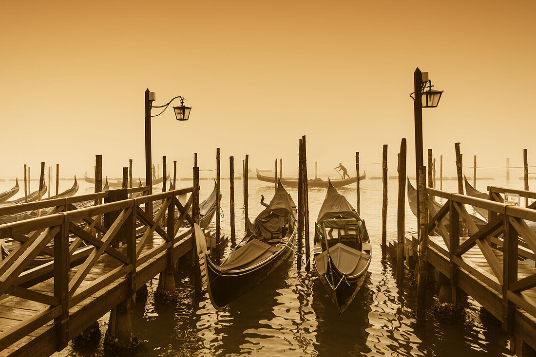 Gondola pier near San Marco, Riva degli Schiavoni, Venezia, Venice, Venedig,  Italia, Europe