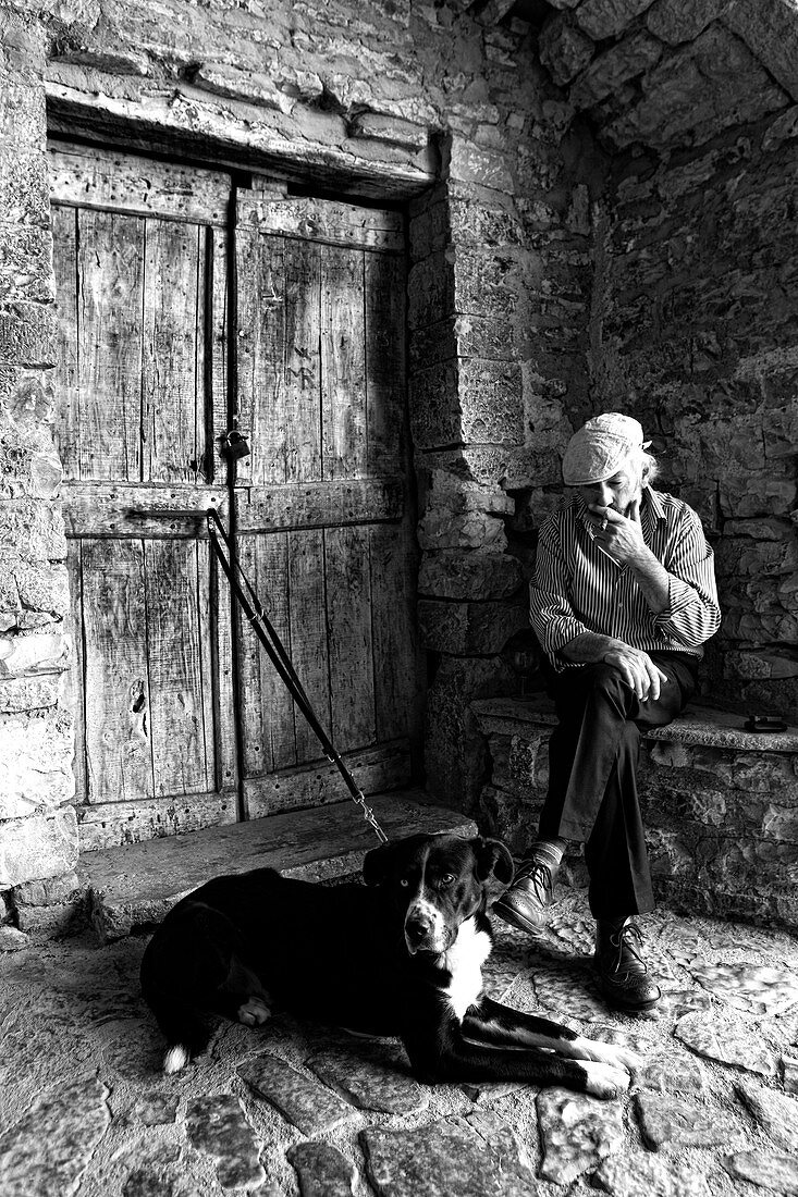 Europe, Italy, Umbria, Perugia district, Collepino Man's best friend
