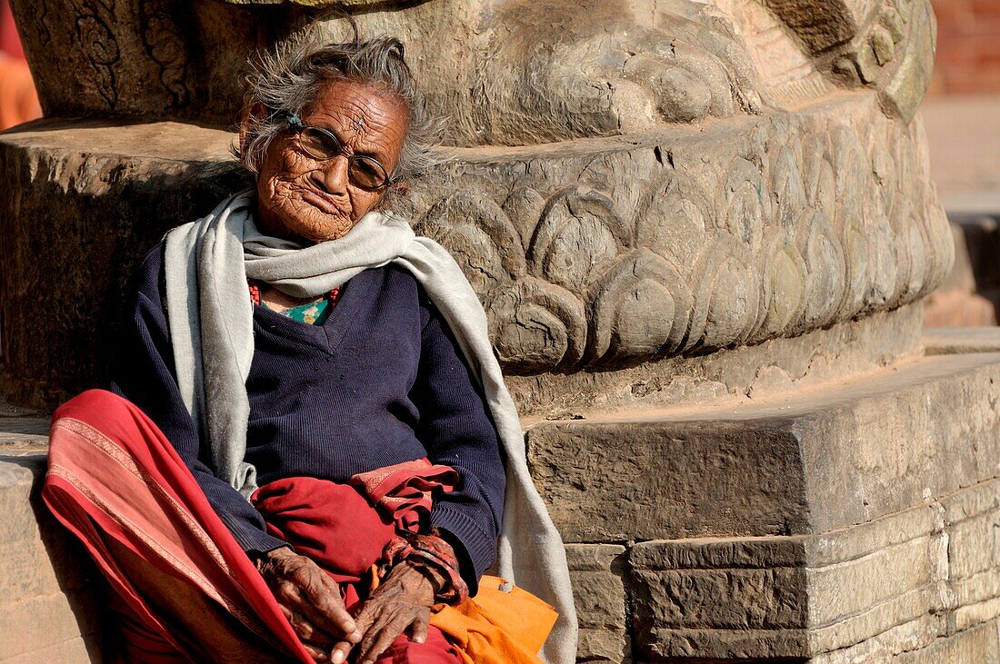Nepal is one of the poorest countries on earth and it is usual to find agl'angoli the streets or on the steps of the temples several mendicant to ask for charity to passers
