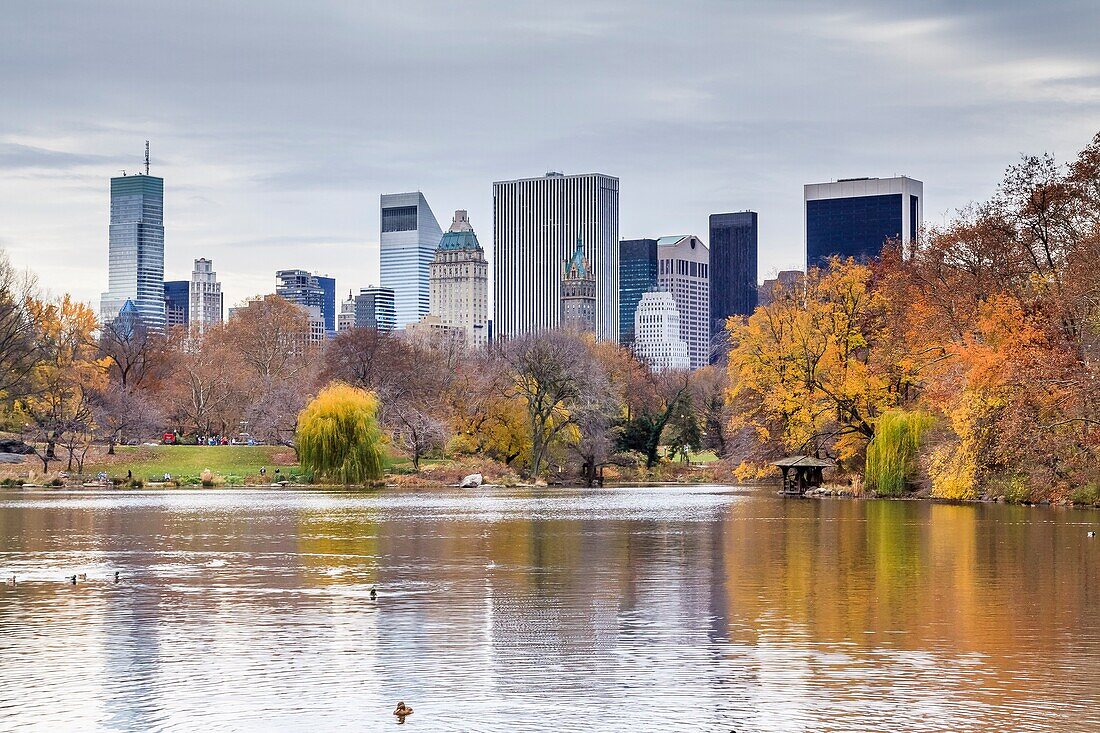 USA, New York City, Manhattan, Central Park, The Lake in autumn