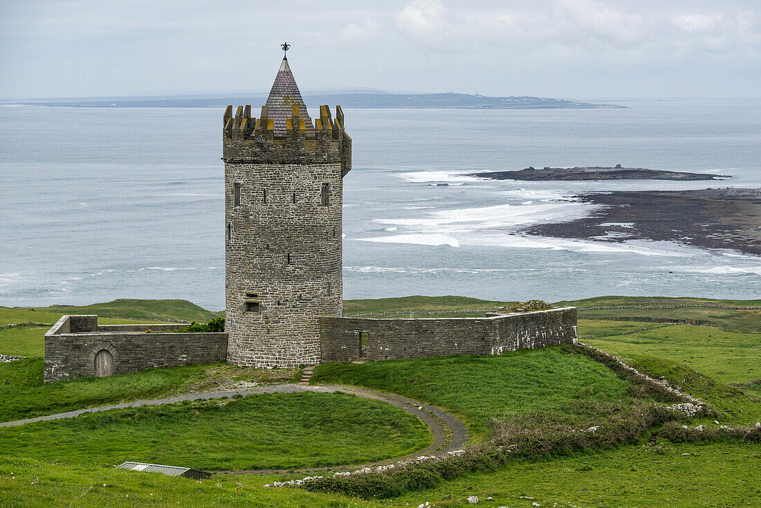 Doonagore Castle, near Doolin, Munster, Co, Clare, Ireland, Europe