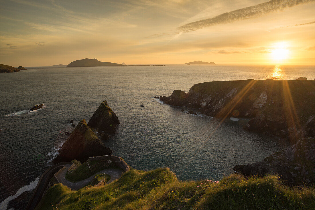 Road to Dunquin Pier and its surroundings, Dunquin, DIngle Peninsula, Co, Kerry, Munster, Ireland, Europe