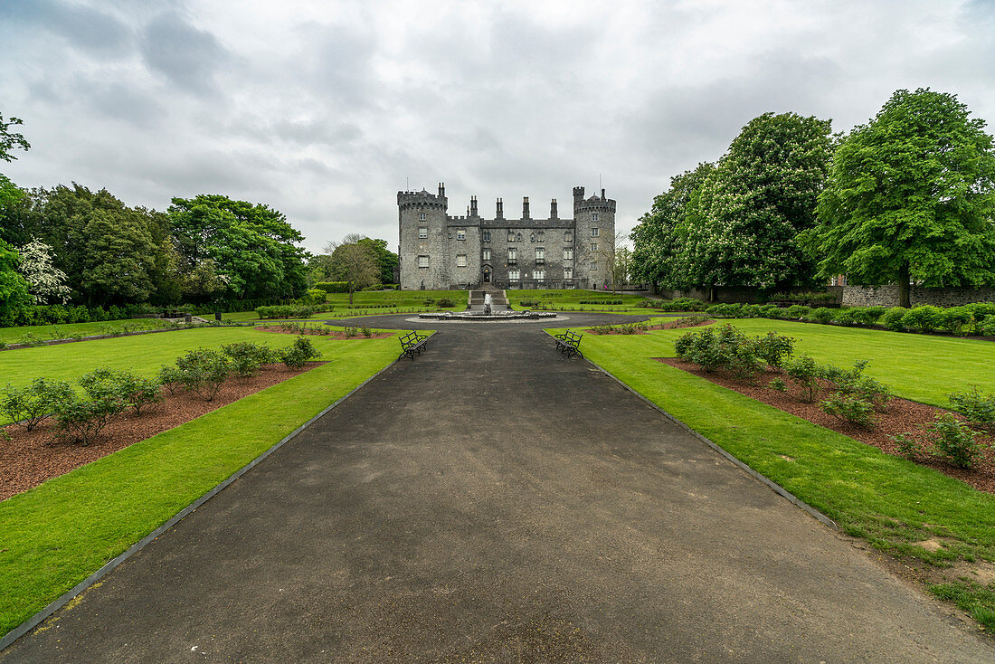 Kilkenny Castle and its gardens, Kilkenny, Co, Tipperary, Munster, Ireland, Europe