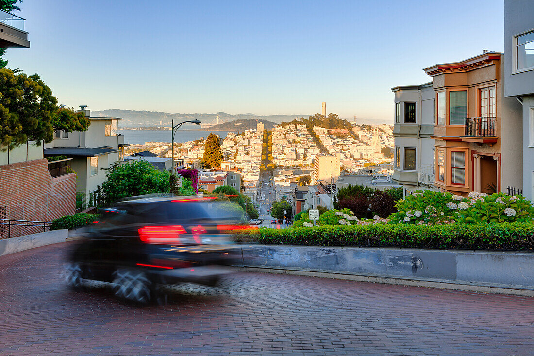 'Lombard street; San Francisco, California, United States of America'