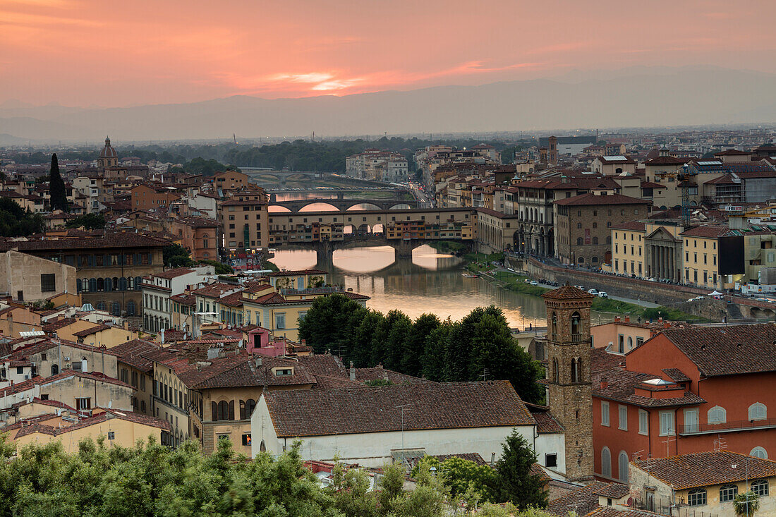View of the Arno River and Ponte Vecchio at sunset from Piazzale Michelangelo, Florence, Tuscany, Italy, Europe