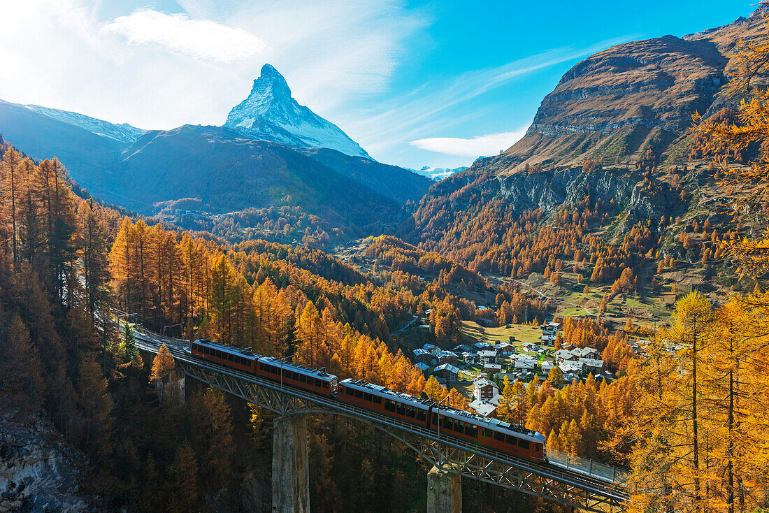 The Matterhorn, 4478m, Findelbach bridge and the Glacier Express Gornergrat, Zermatt, Valais, Swiss Alps, Switzerland, Europe