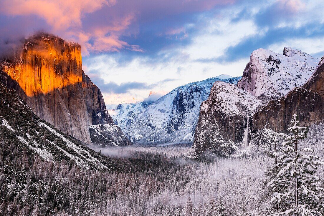 Winter sunset over Yosemite Valley from Tunnel View, Yosemite National Park, California USA.