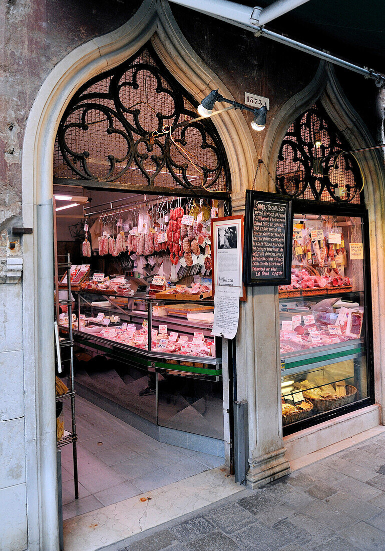 'Italy, Venice, la ''Serenissima'', shops along the canal Cannaregio, butchery'