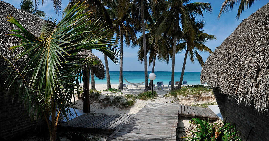 Caribbean, Cuba, Pinar del Rio, Archipielago de los Colorados, Cayo Levisa, huts and bungalows on the beach