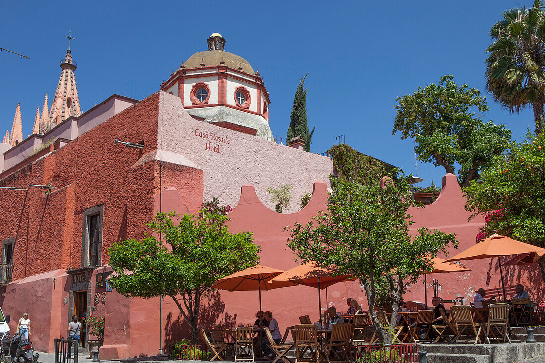Mexico, State of Guanajuato, San Miguel de Allende, Restaurant terrace in Cuna de Allende, Casa Rosada Hotel