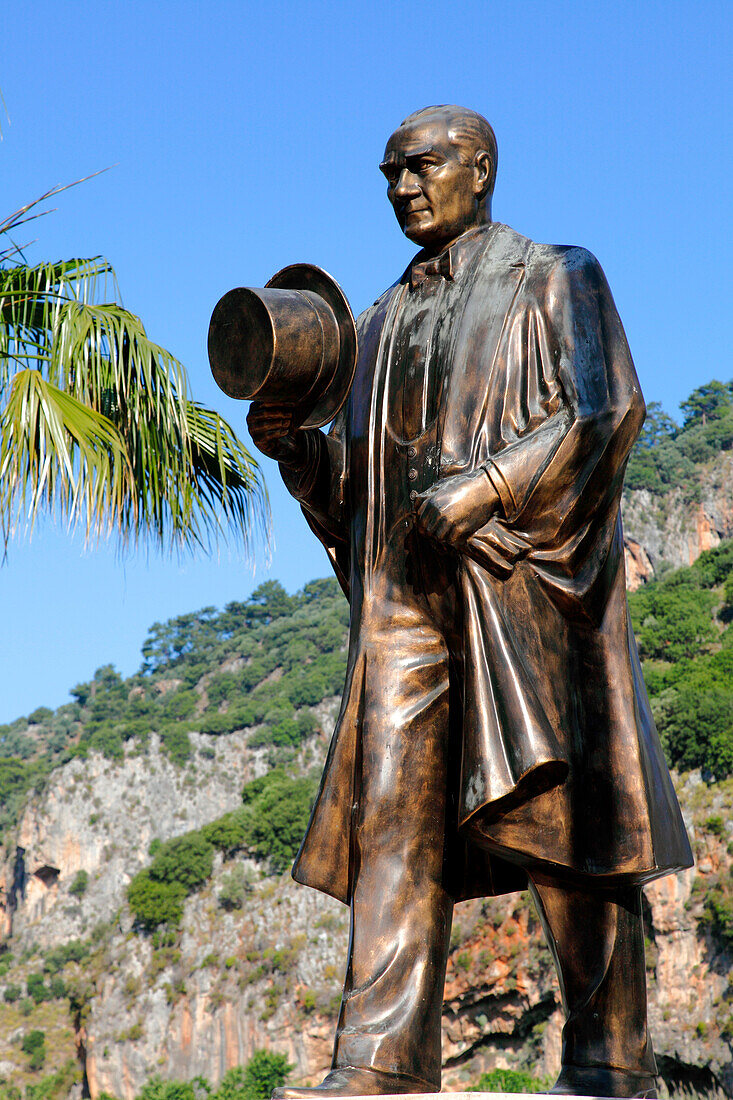 Turkey, province of Mugla, Dalyan, statue of Ataturk (Mustafa Kemal)