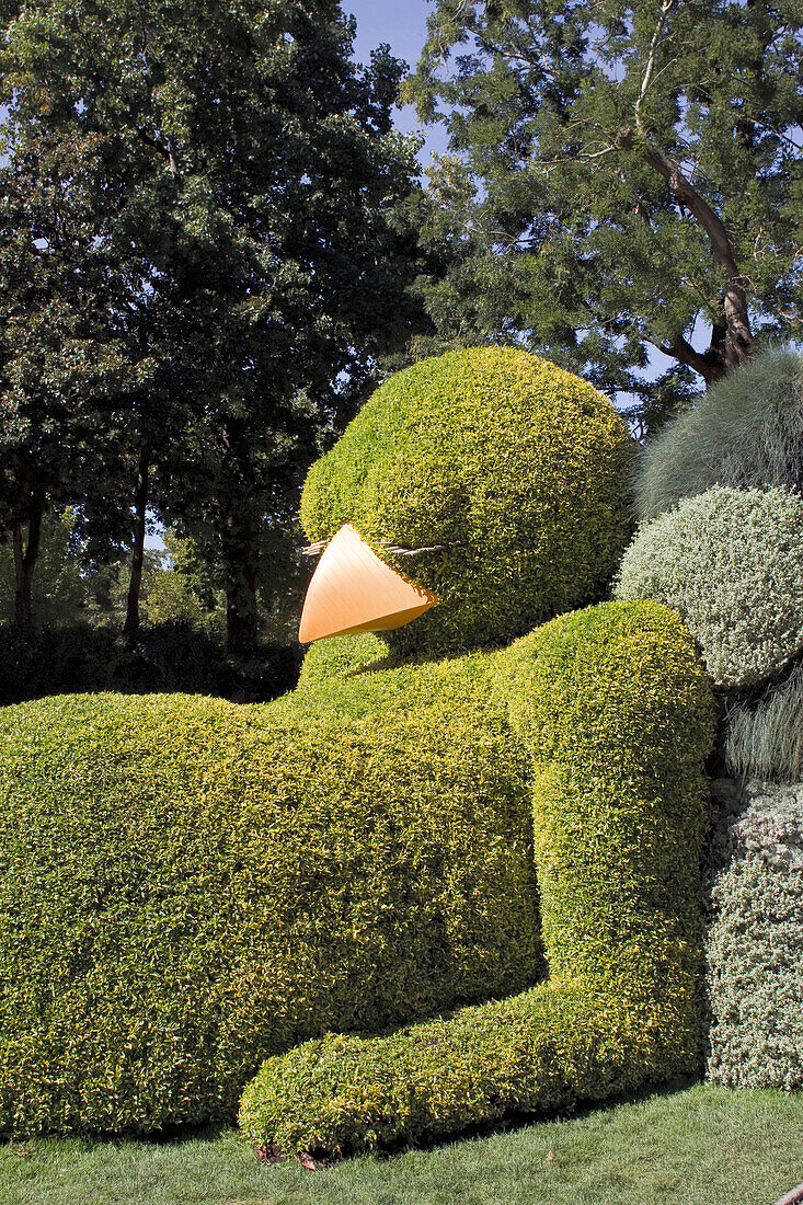 'France, North-Western France, Nantes, Botanical garden, the ''Sleeping Chick'' by Claude Ponti, during the ''Voyage a Nantes'' Festival, October 2014. Mandatory credit: Claude Ponti'