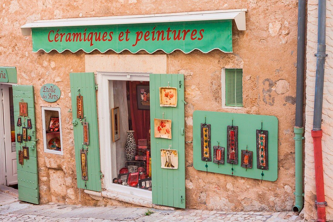 France, Provence, near Gorges du Verdon, Moustier-Sainte-Marie, street details