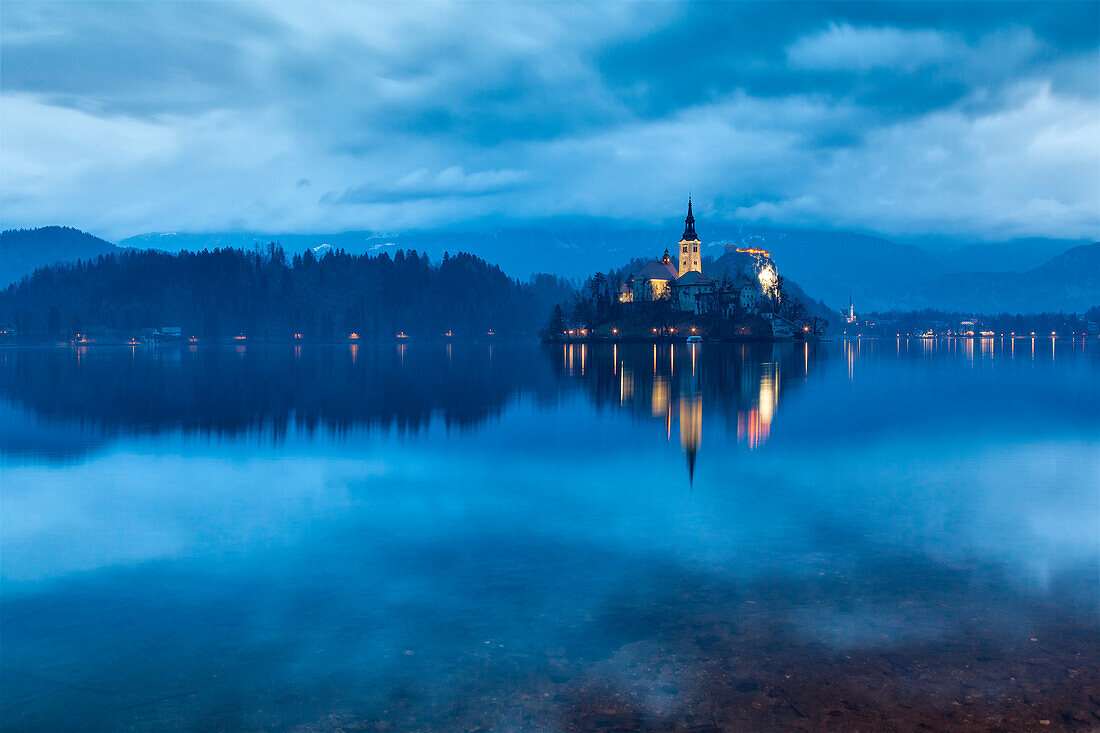 Europe, Slovenia, Upper Carniola, Iconic landscape on the lake of Bled