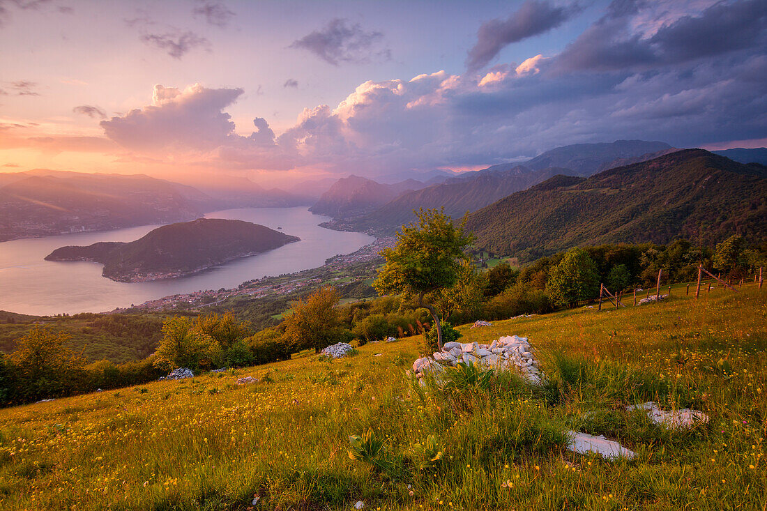 Europe, Italy, Iseo lake view from Colmi of Sulzano, province of Brescia