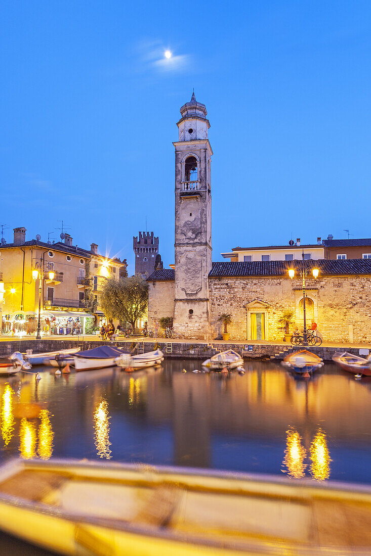 Harbour of Lazise by the Lake Garda, Northern Italien Lakes, Veneto, Northern Italy, Italy, Southern Europe, Europe