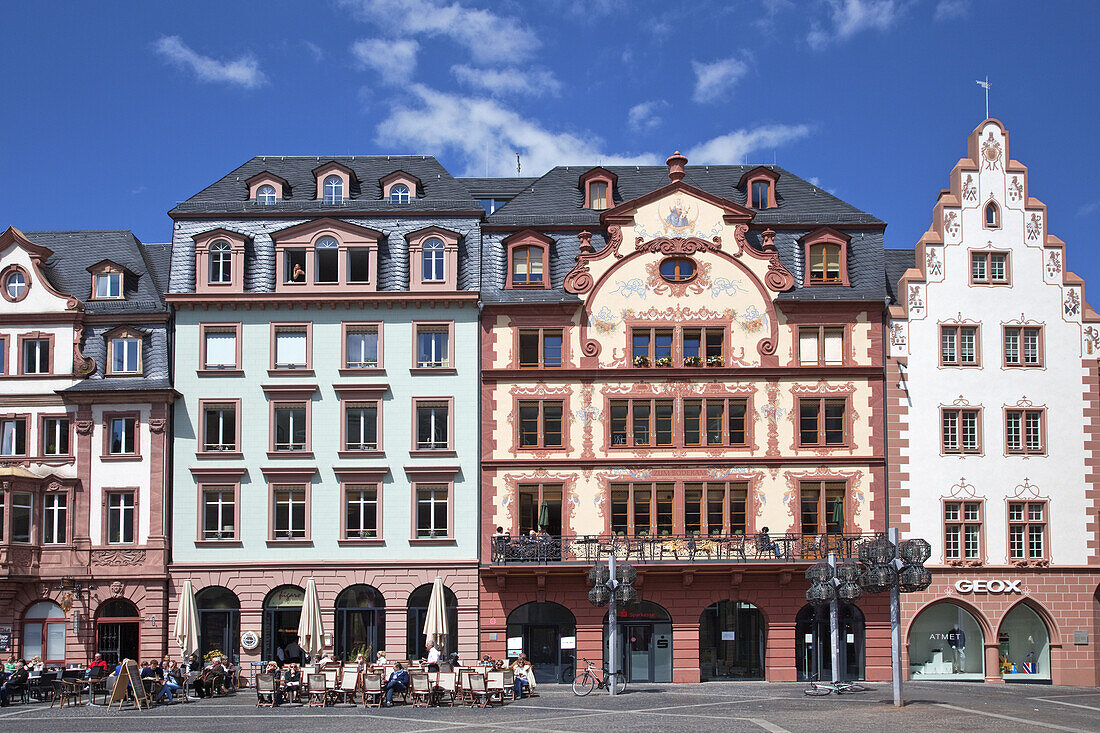 Old houses with cafes and bars at the marketplace in the historic old town of Mainz, Rhineland-Palatinate, Germany, Europe