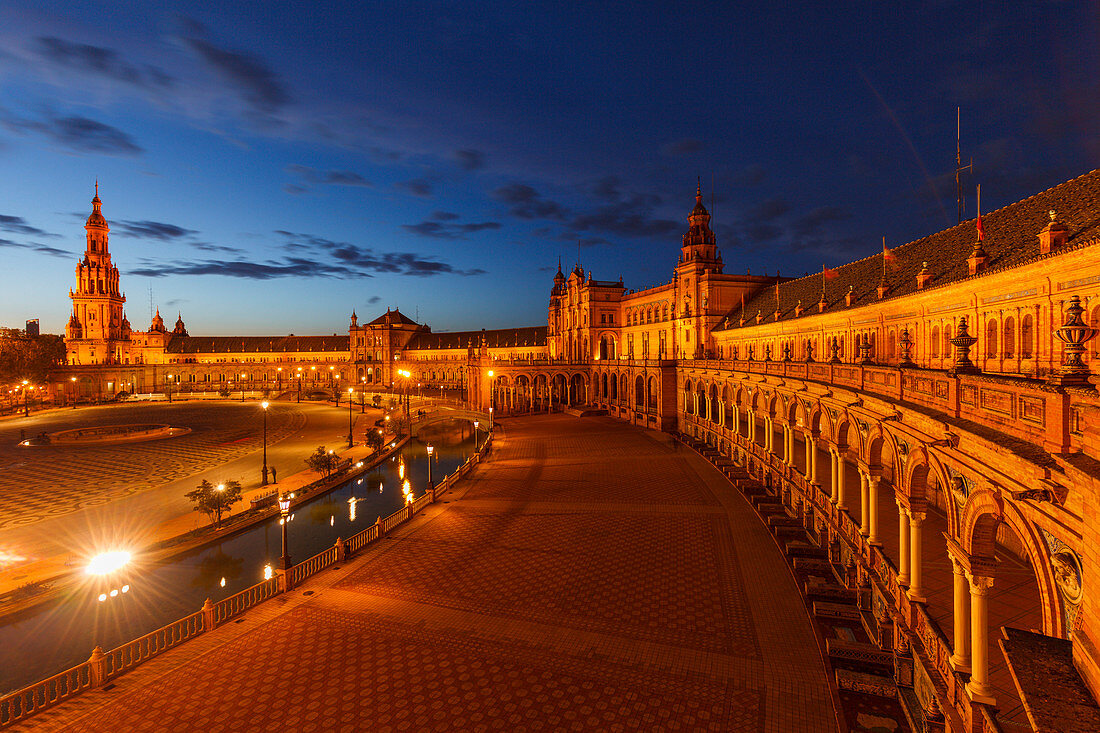 Plaza de Espana at night, Parque de Maria Luisa, Iberoamerican Exhibition 1929, Seville, Andalucia, Spain, Europe