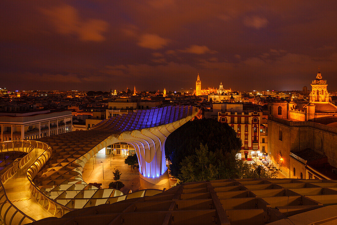 Metropol Parasol, Aussichtsplattform, Plaza de la Encarnación, moderne Architektur, Architekt Jürgen Mayer Hermann, Blick auf die Altstadt mit Kathedrale, Sevilla, Andalusien, Spanien, Europa