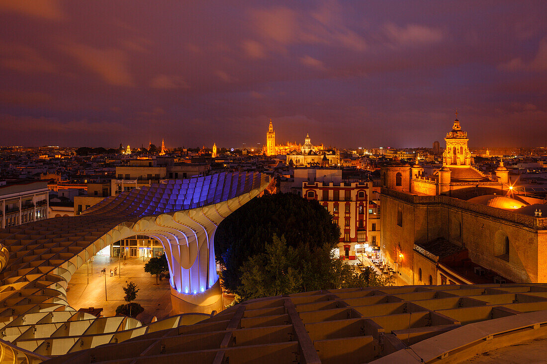 Metropol Parasol, viewing platform, Plaza de la Encarnacion, modern achitecture, architect Juergen Mayer Hermann, view to the old town with cathedral, Seville, Andalucia, Spain, Europe