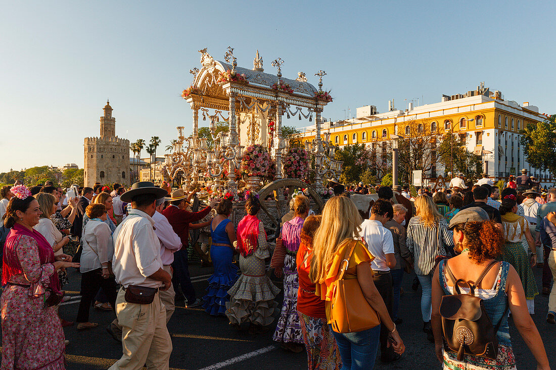 Simpecado cart, Torre del Oro, return to Sevilla, El Rocio, pilgrimage, Pentecost festivity, Huelva province, Sevilla province, Andalucia, Spain, Europe
