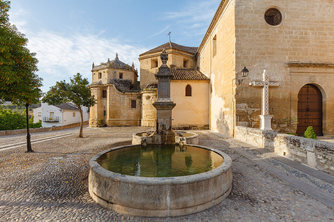 Brunnen und Iglesia del Carmen, Kirche, Alhama de Granada, Provinz Granada, Andalusien, Spanien, Europa