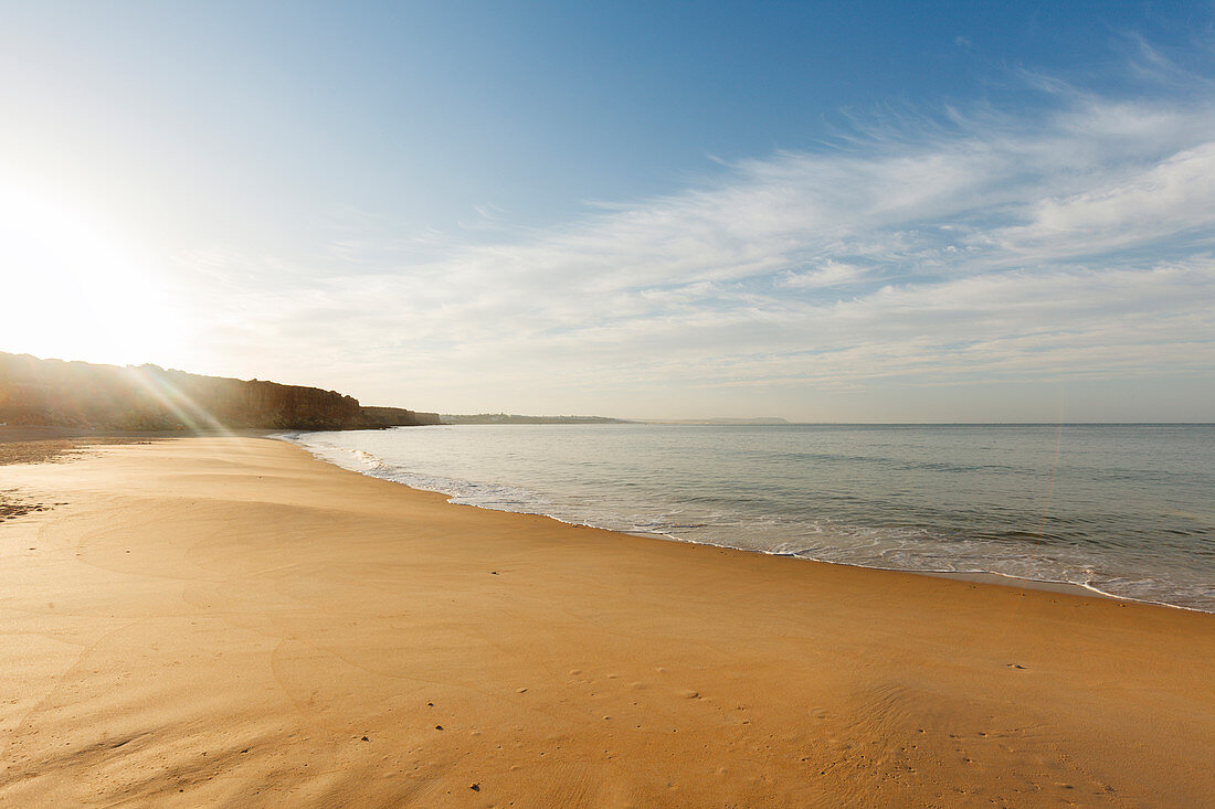 Cala del Aceite, Bucht, Strand, bei Conil de la Frontera, Costa de la Luz, Provinz Cadiz, Andalusien, Spanien, Europa