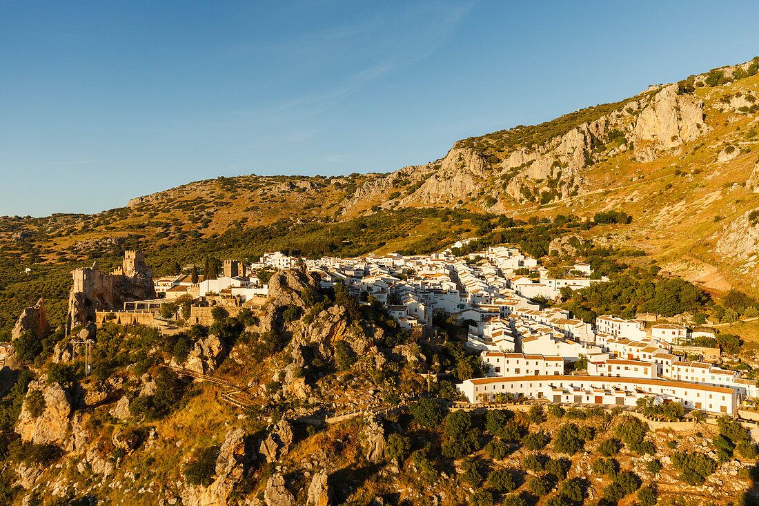 Castillo, Burg, Zuheros, Pueblo Blanco, Weißes Dorf, Provinz Cordoba, Andalusien, Spanien, Europa