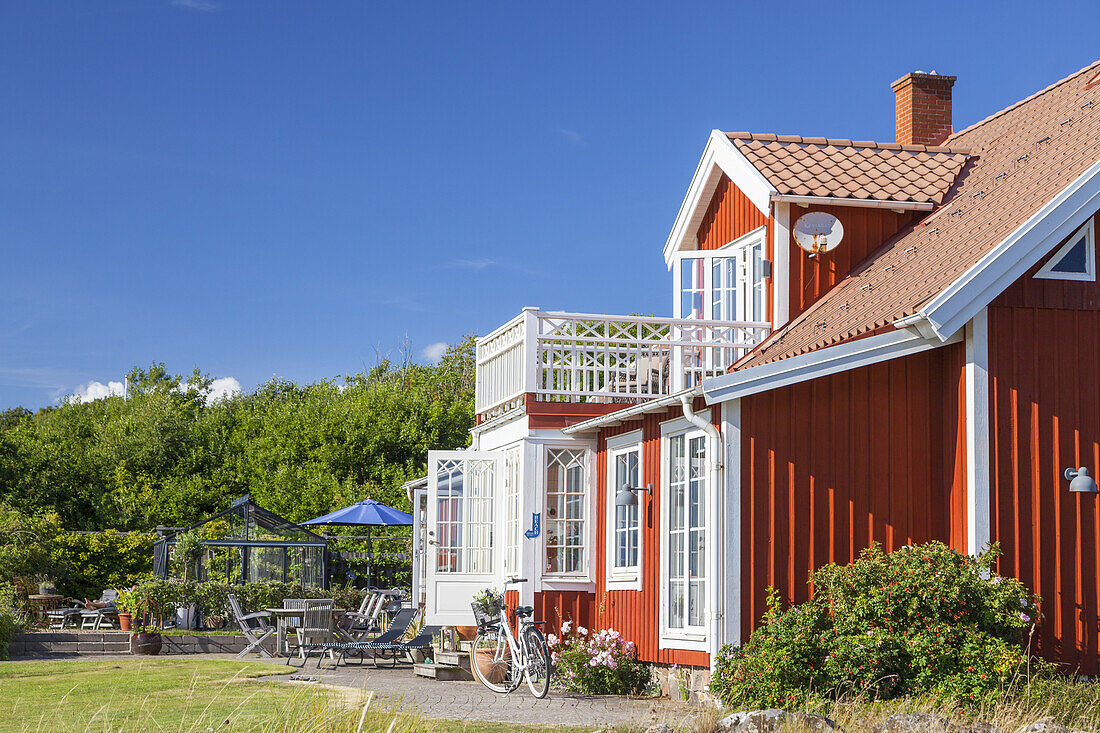 Swedish house and cottage near Falkenberg, Halland, South Sweden, Sweden, Scandinavia, Northern Europe, Europe