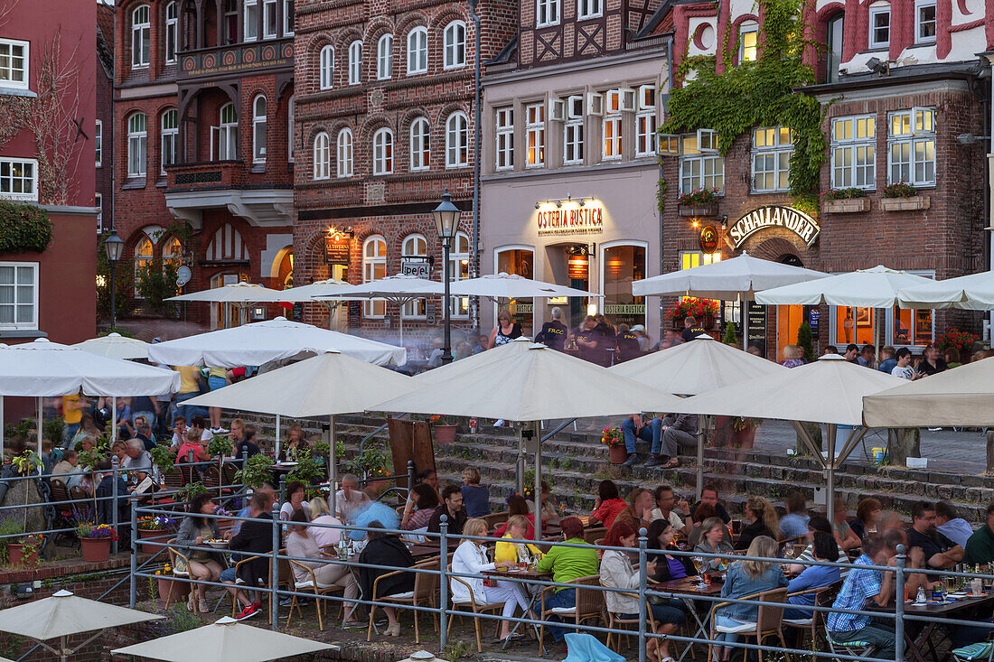 Restaurants at the Stintmarkt by the old harbour in the Hanseatic town Lüneburg, Lower Saxony, Northern Germany, Germany, Europe