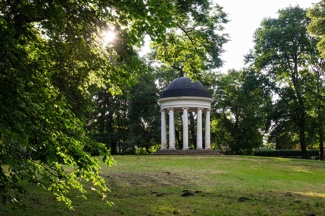 Ionischer Tempel im Landschaftspark Georgium, Dessau-Rosslau, Sachsen-Anhalt, Deutschland, Europa