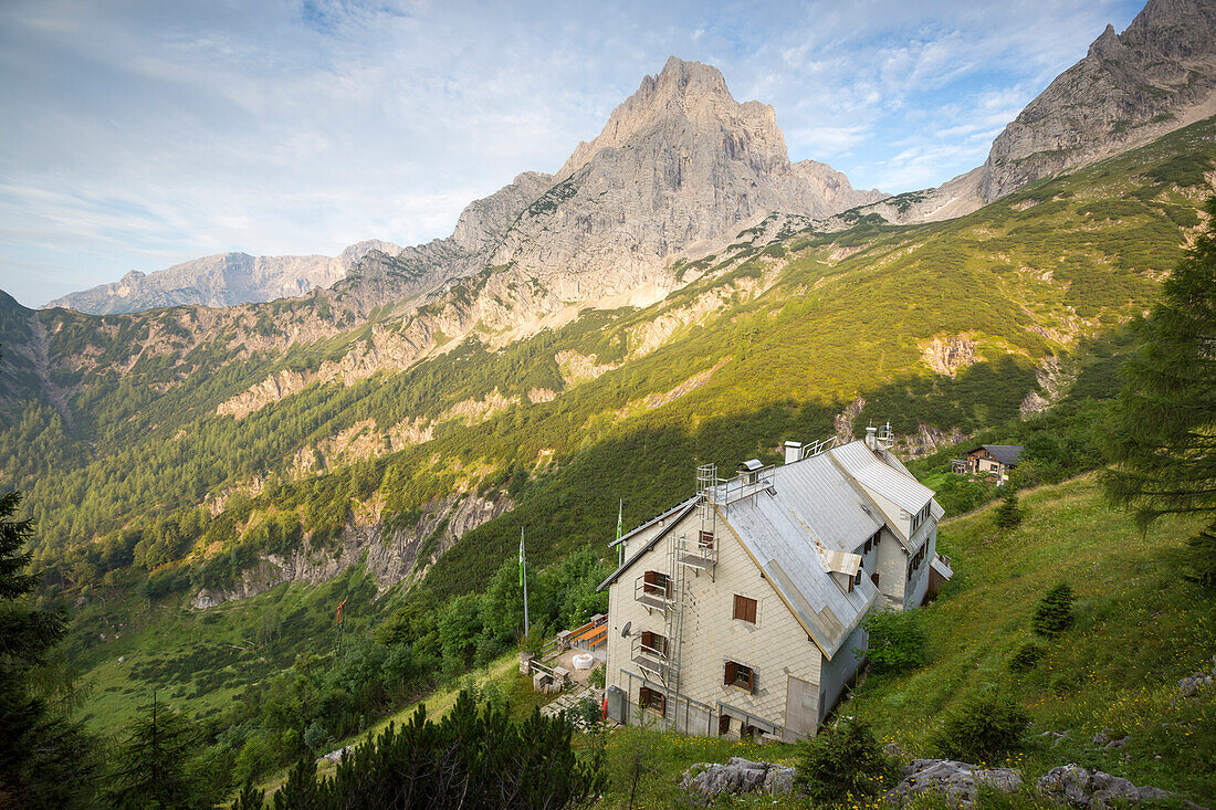 Priel-Schutzhaus, dahinter die Spitzmauer, Totes Gebirge, Hinterstoder, Oberösterreich, Österreich, Europa