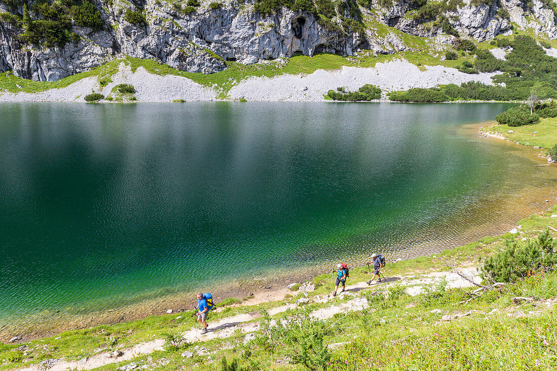 Hikers at Lake Schwarzensee, Tauplitzalm, Totes Gebirge, Styria, Austria, Europe