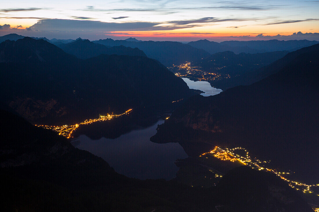 Sunset at Lake Hallstaettersee, senn from 5-Fingers-viewpoint, Mount Krippenstein, Upper Austria, Austria, Europe