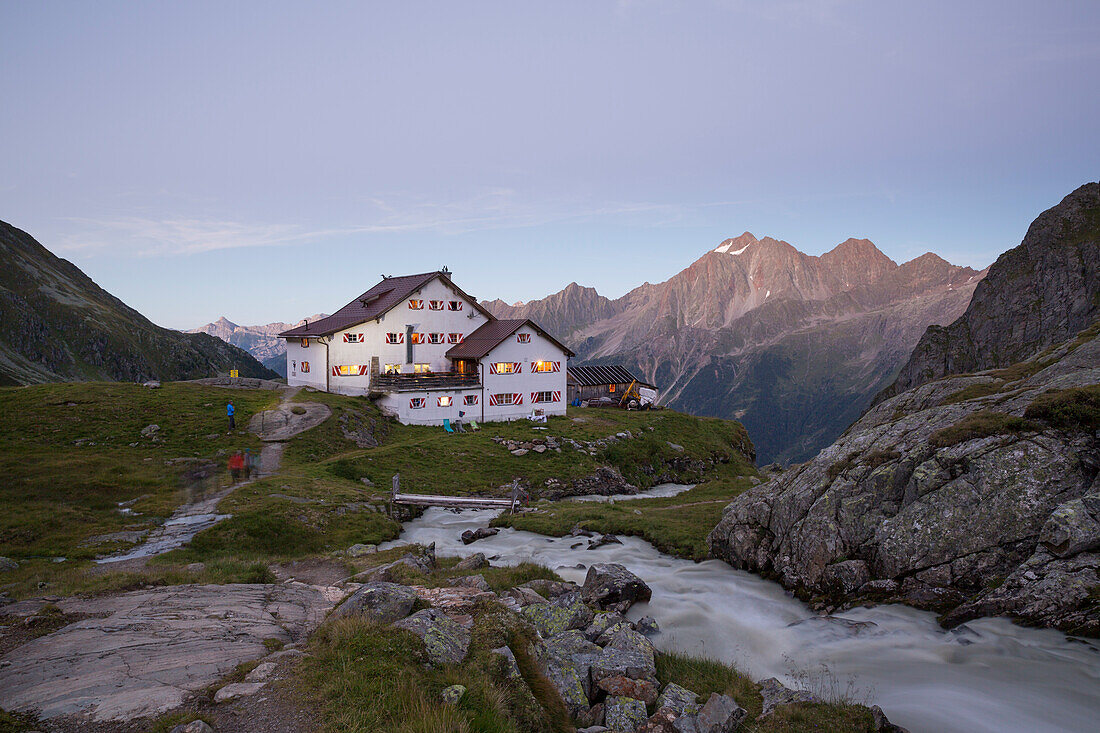 Alpenvereinshütte Neue Regensburger Hütte, Stubaier Höhenweg, Stubaital, Tirol, Österreich, Europa