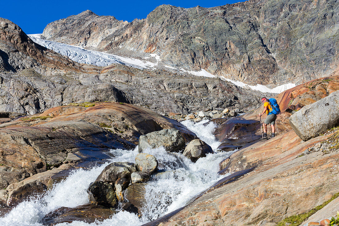A man hiking, Sulzenau glacier, Sulzenaubach, Stubaier Hoehenweg, Stubaital, Tyrol, Austria, Europe